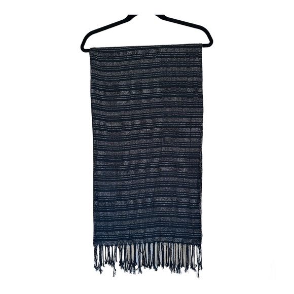 Calvin Klein | Classic Navy & Silver Scarf / Shawl / Wrap - Picture 2 of 16